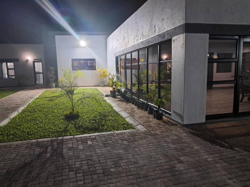 Shafas Guest House Rundu Exterior foto